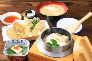 鯛釜めしと天ぷら定食の画像